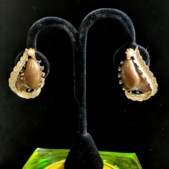 Lot 5 pairs VTG Clip earrings - Picture 2 of 7